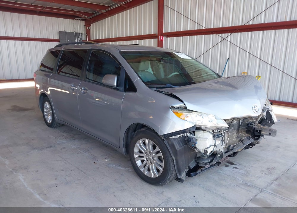 2014 TOYOTA SIENNA XLE V6 8 PASSENGER VIN: 5TDYK3DC3ES431858