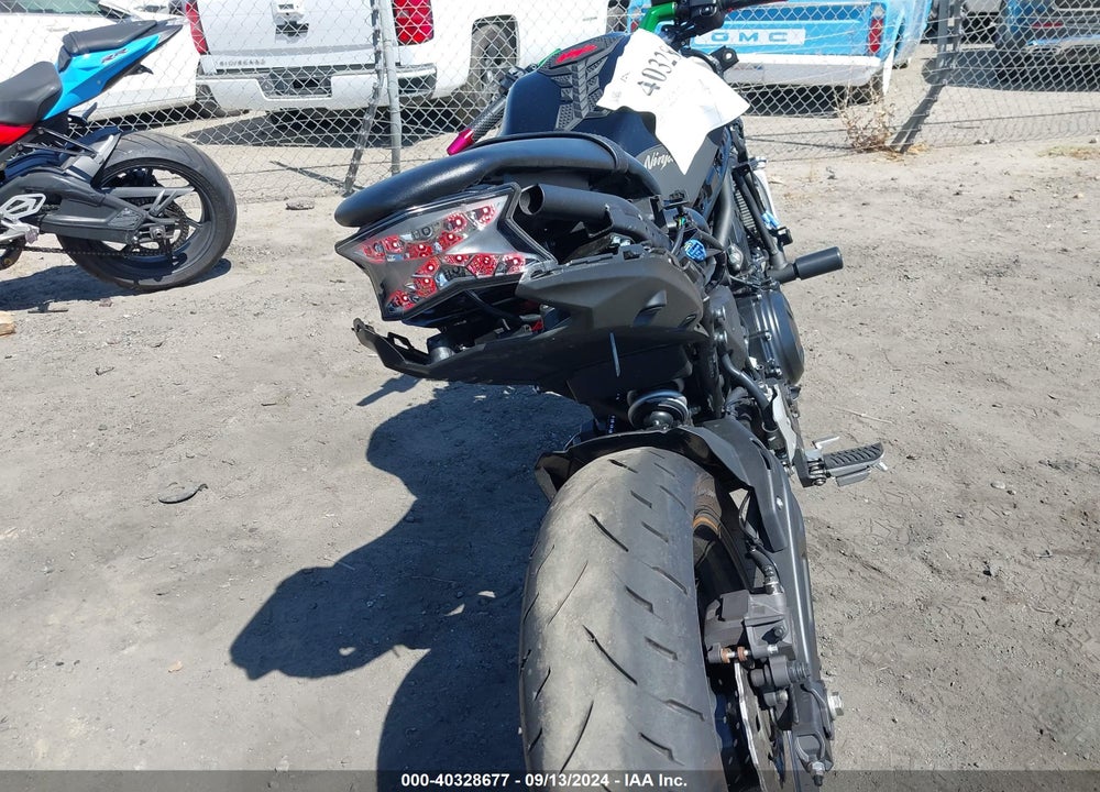 2023 KAWASAKI EX650 R VIN: ML5EXER1XPDAB1075