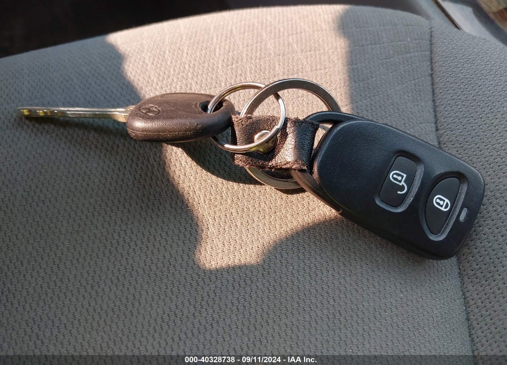 2011 HYUNDAI SANTA FE GLS VIN: 5XYZGDAB3BG005894