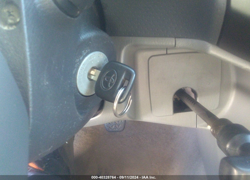 2005 TOYOTA TACOMA VIN: 5TENX22N95Z142411