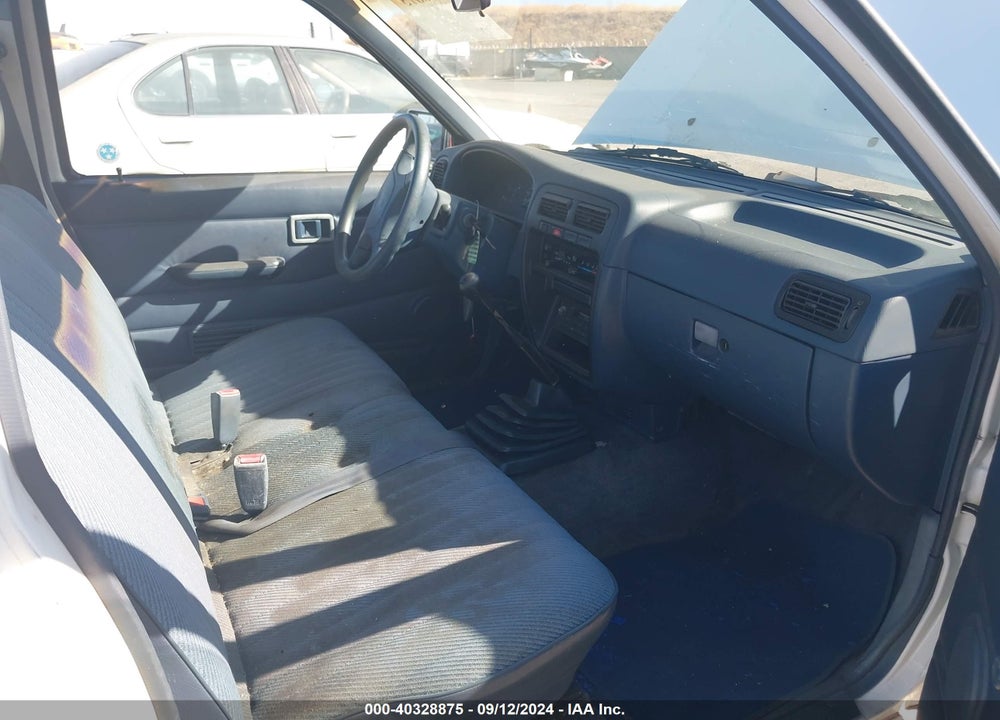 1994 NISSAN TRUCK XE VIN: 1N6SD11S3RC394265