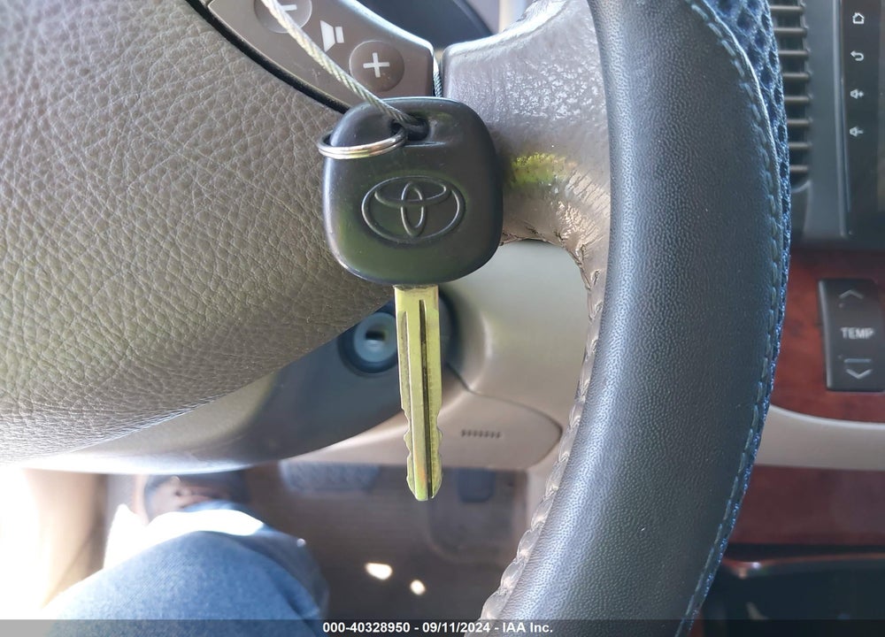 2005 TOYOTA CAMRY XLE VIN: 4T1BE30K75U622457