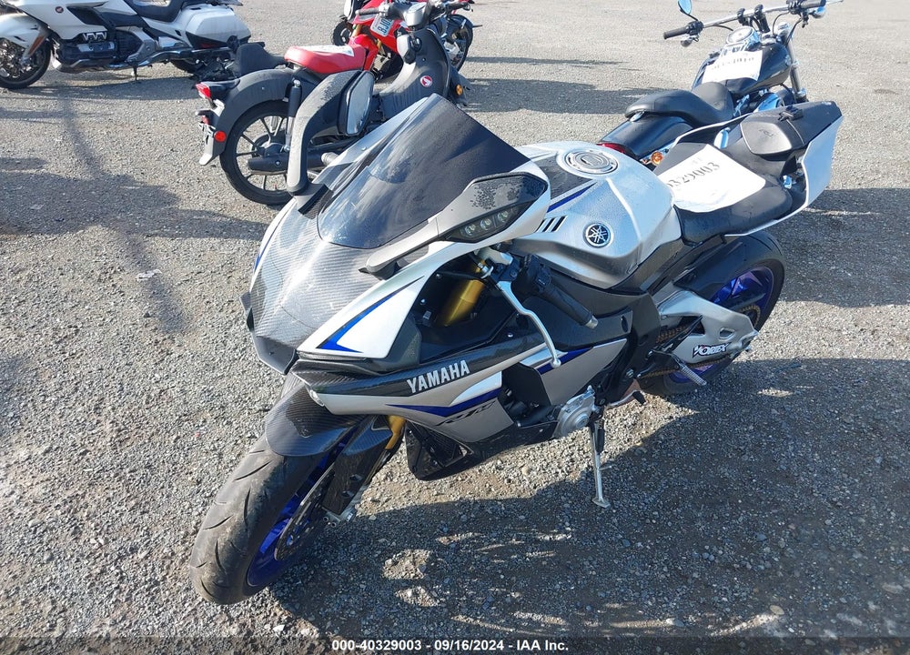 2015 YAMAHA YZFR1M VIN: JYARN40E4FA000156