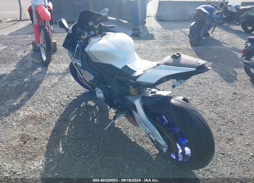 2015 YAMAHA YZFR1M VIN: JYARN40E4FA000156