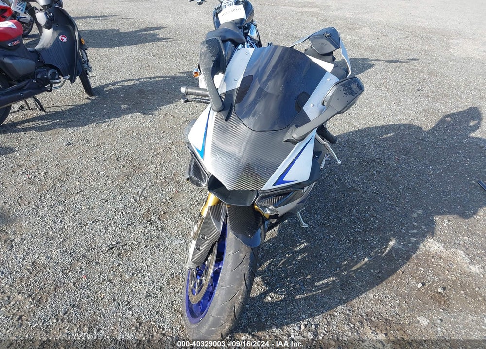 2015 YAMAHA YZFR1M VIN: JYARN40E4FA000156