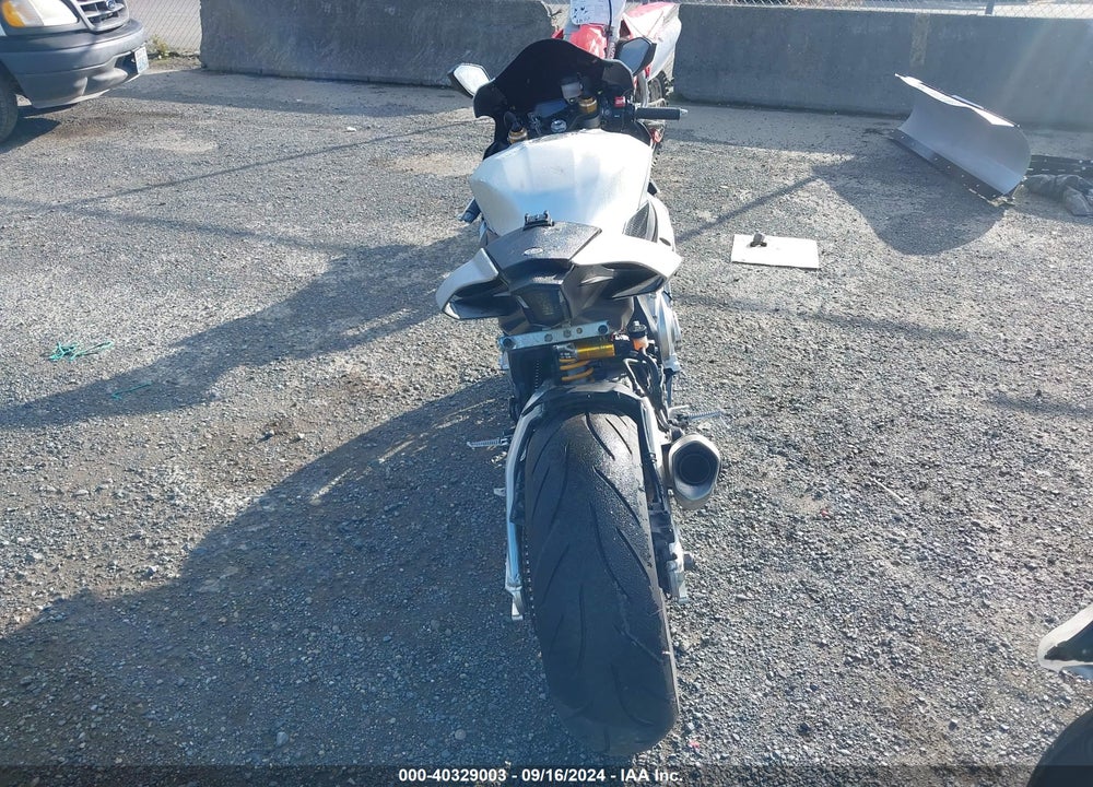 2015 YAMAHA YZFR1M VIN: JYARN40E4FA000156