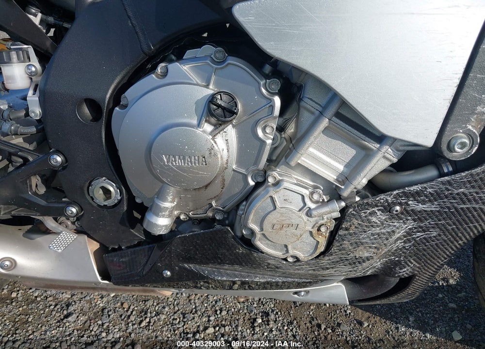 2015 YAMAHA YZFR1M VIN: JYARN40E4FA000156