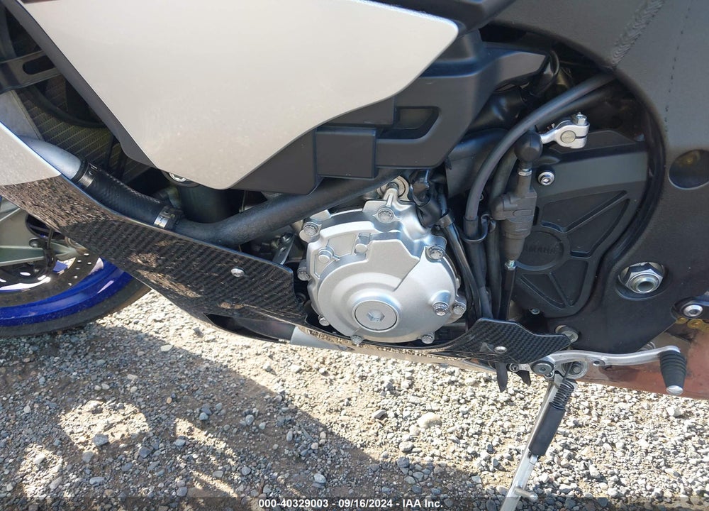 2015 YAMAHA YZFR1M VIN: JYARN40E4FA000156