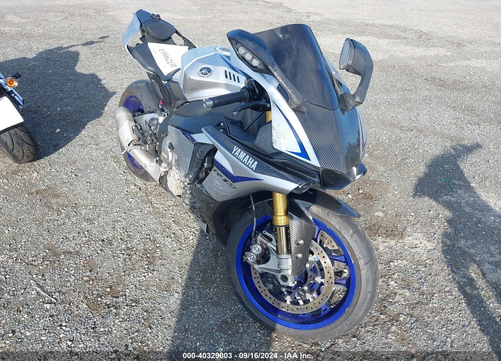 2015 YAMAHA YZFR1M VIN: JYARN40E4FA000156