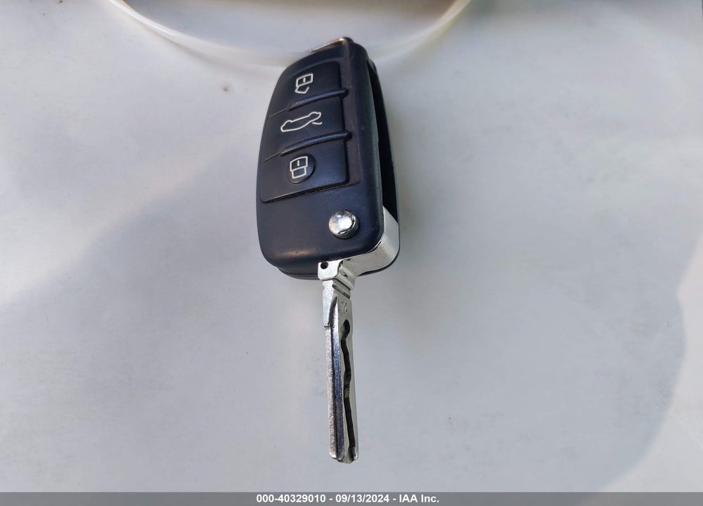 2011 AUDI R8 5.2 VIN: WUAVNAFG7BN000135