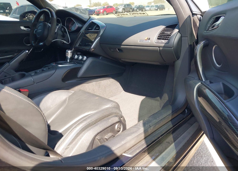 2011 AUDI R8 5.2 VIN: WUAVNAFG7BN000135