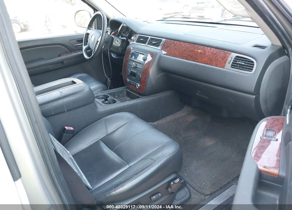 2008 CHEVROLET SUBURBAN 1500 LT VIN: 3GNFC16J98G174025