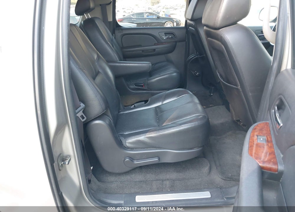 2008 CHEVROLET SUBURBAN 1500 LT VIN: 3GNFC16J98G174025