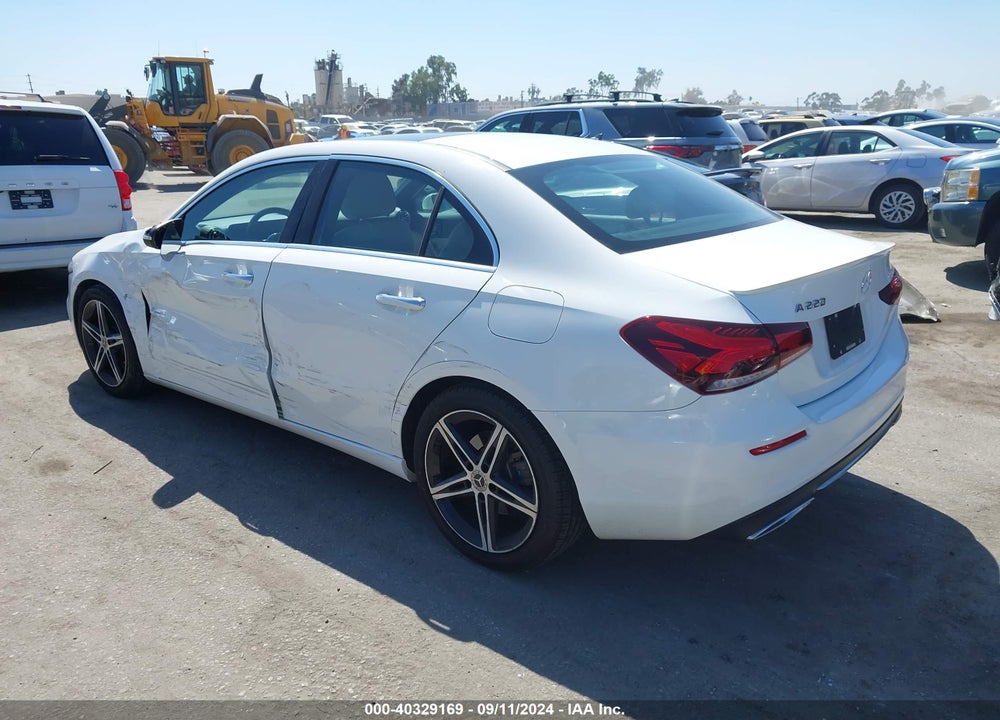 2019 MERCEDES-BENZ A 220 VIN: WDD3G4EB4KW017805