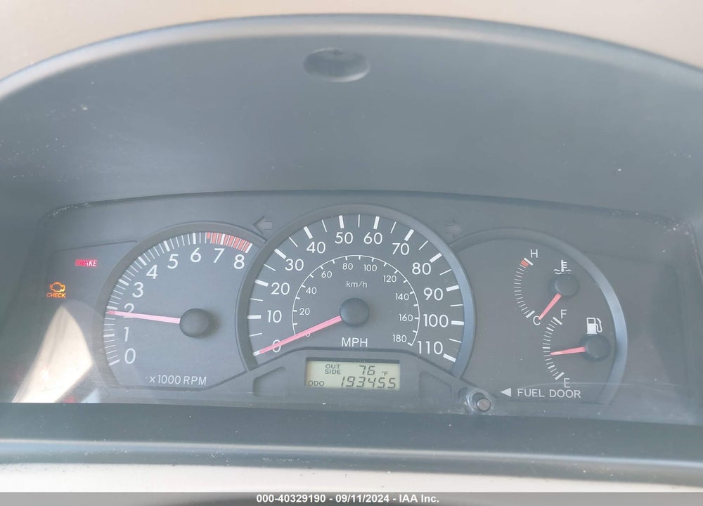 2005 TOYOTA COROLLA CE VIN: 1NXBR32E35Z477378