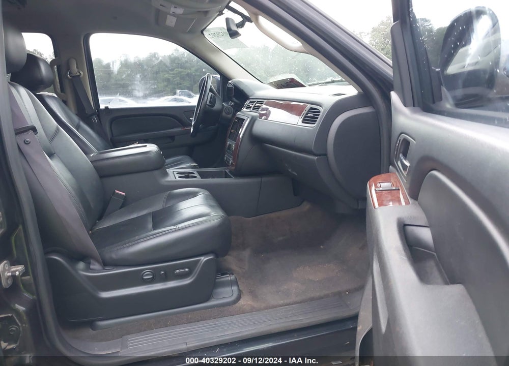 2011 CHEVROLET TAHOE LT VIN: 1GNSKBE05BR319696