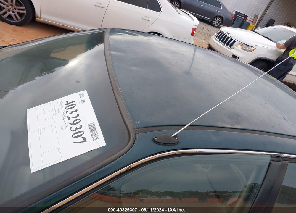 1998 HONDA CIVIC LX VIN: 1HGEJ6674WL056445