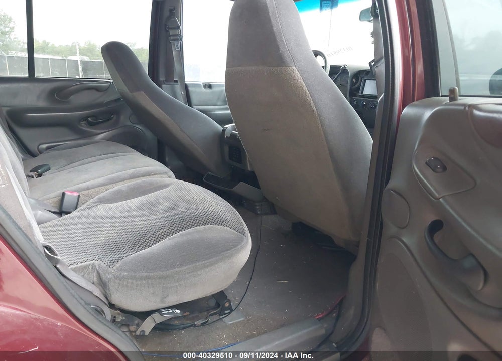 2000 FORD EXPEDITION XLT VIN: 1FMRU15L7YLB15429