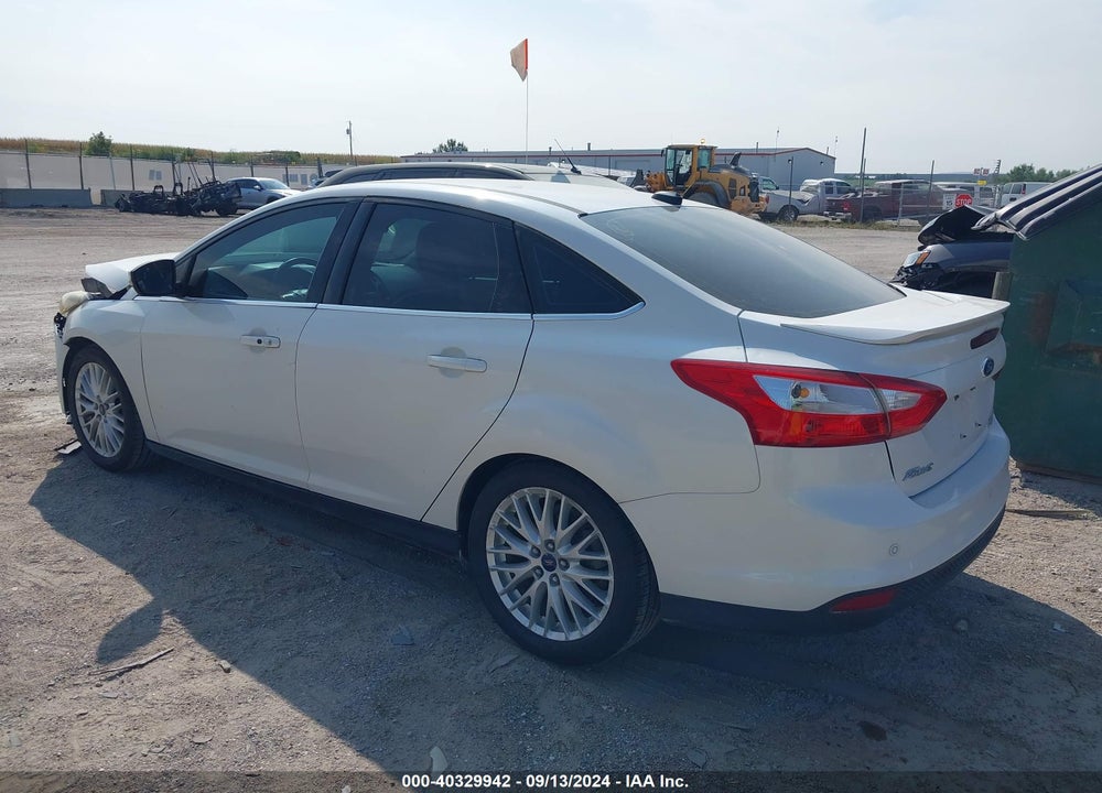 2014 FORD FOCUS TITANIUM VIN: 1FADP3J2XEL184499