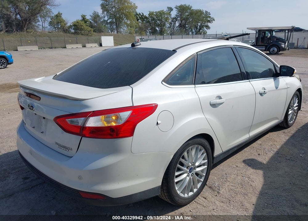 2014 FORD FOCUS TITANIUM VIN: 1FADP3J2XEL184499