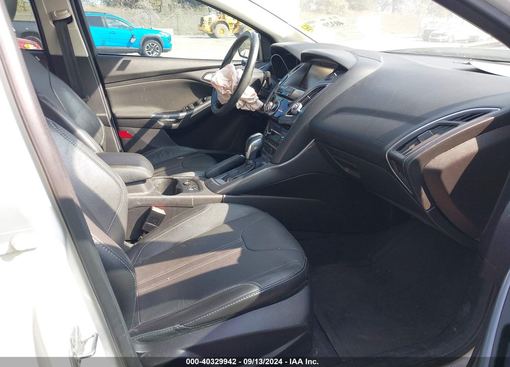 2014 FORD FOCUS TITANIUM VIN: 1FADP3J2XEL184499