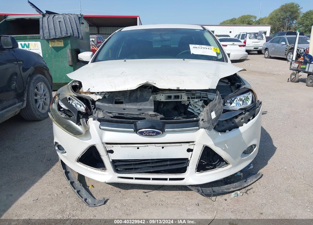 2014 FORD FOCUS TITANIUM VIN: 1FADP3J2XEL184499