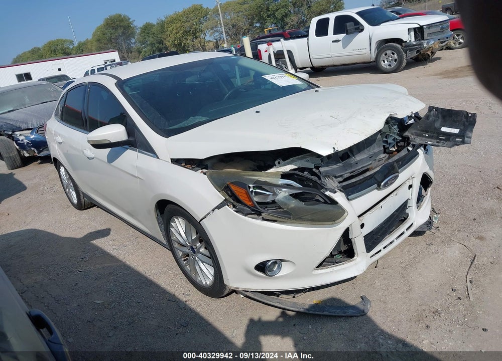 2014 FORD FOCUS TITANIUM VIN: 1FADP3J2XEL184499