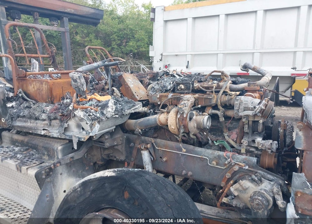 2017 KENWORTH T880 VIN: 1NKZL70X2HJ178064