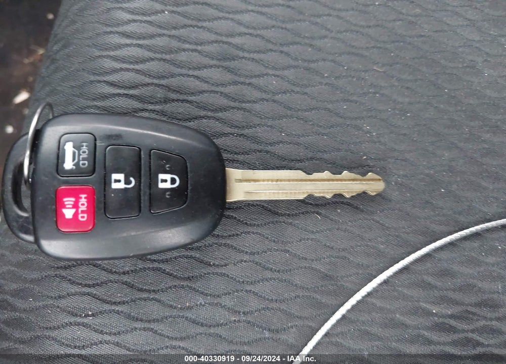 2018 TOYOTA COROLLA LE VIN: 2T1BURHE3JC055079