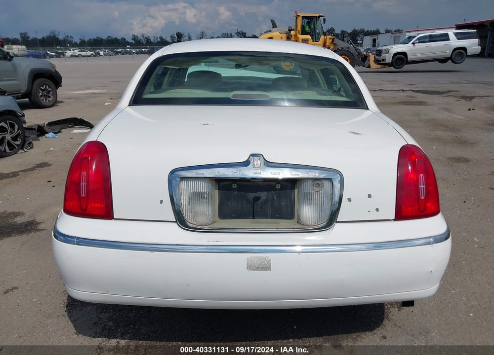 2001 LINCOLN TOWN CAR EXECUTIVE VIN: 1LNHM81WX1Y722549