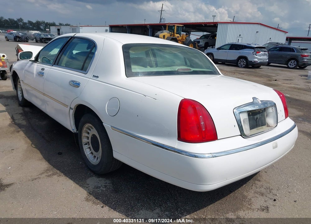 2001 LINCOLN TOWN CAR EXECUTIVE VIN: 1LNHM81WX1Y722549