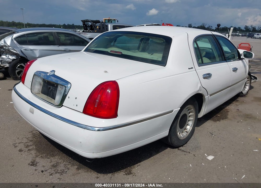 2001 LINCOLN TOWN CAR EXECUTIVE VIN: 1LNHM81WX1Y722549
