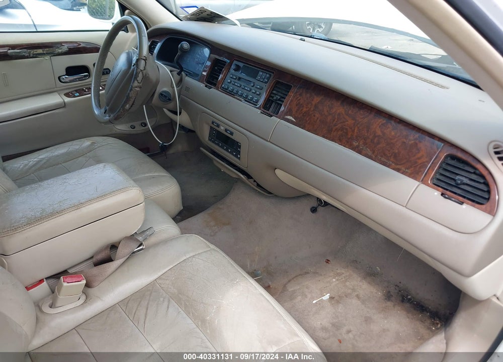 2001 LINCOLN TOWN CAR EXECUTIVE VIN: 1LNHM81WX1Y722549