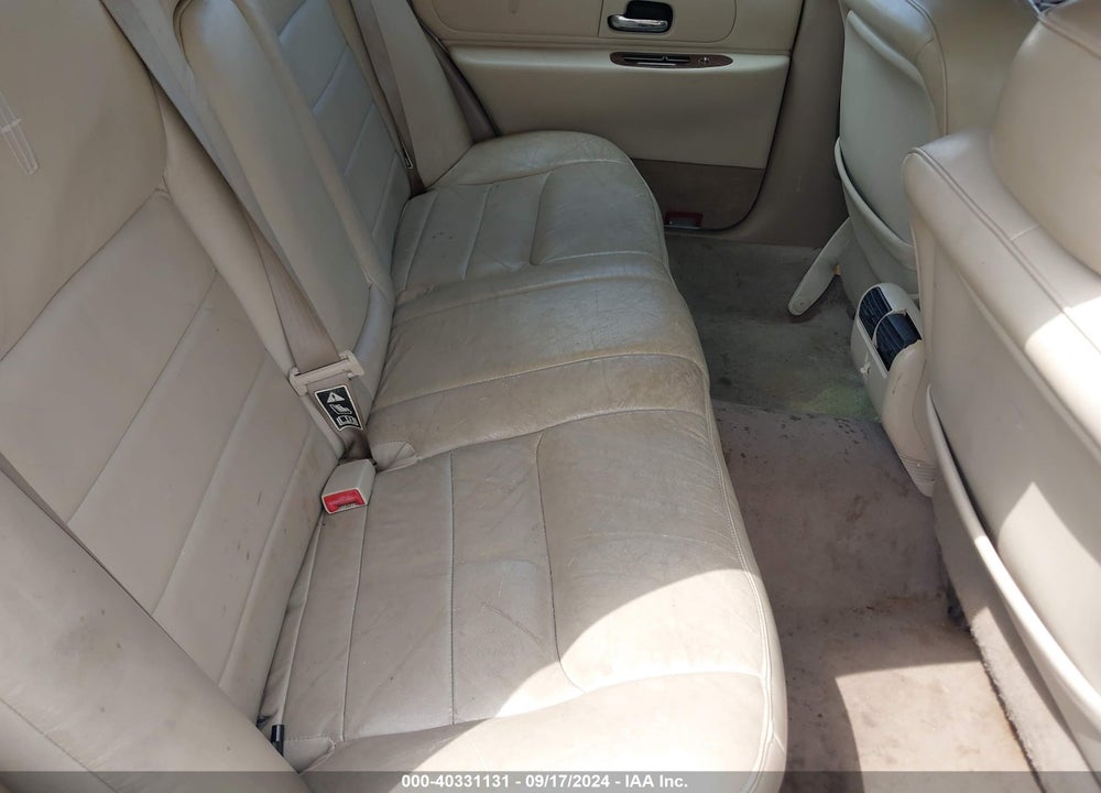 2001 LINCOLN TOWN CAR EXECUTIVE VIN: 1LNHM81WX1Y722549