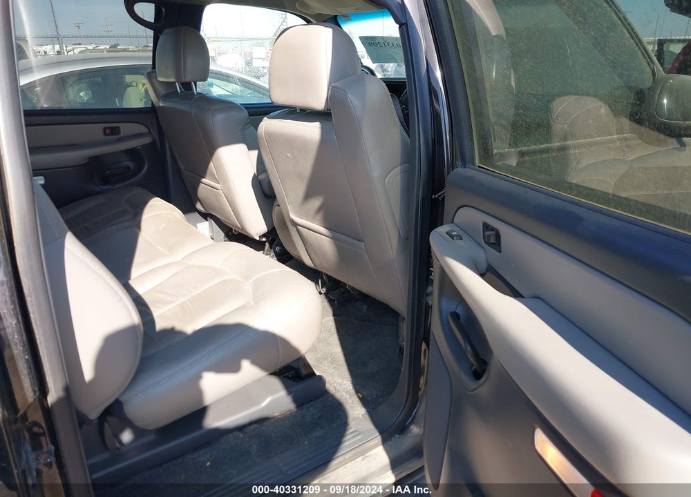 2000 CHEVROLET SUBURBAN 1500 LT VIN: 3GNEC16T1YG201361