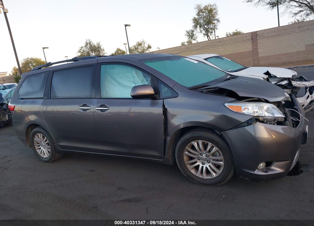 2017 TOYOTA SIENNA XLE PREMIUM 8 PASSENGER VIN: 5TDYZ3DCXHS794142