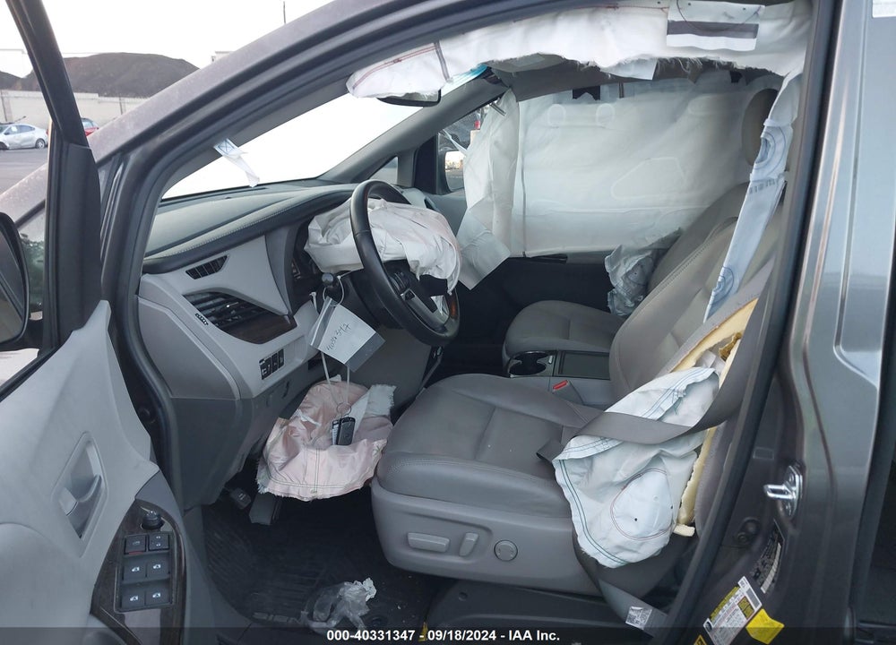 2017 TOYOTA SIENNA XLE PREMIUM 8 PASSENGER VIN: 5TDYZ3DCXHS794142