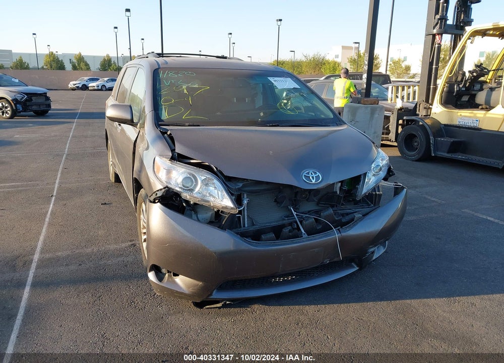 2017 TOYOTA SIENNA XLE PREMIUM 8 PASSENGER VIN: 5TDYZ3DCXHS794142