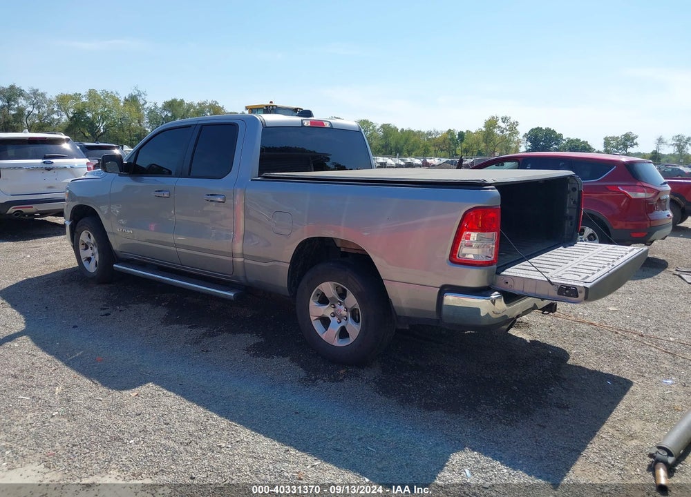 2021 RAM 1500 BIG HORN QUAD CAB 4X4 6'4 BOX VIN: 1C6SRFBT0MN601885