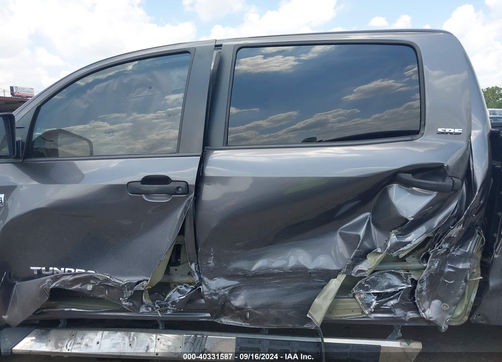 2017 TOYOTA TUNDRA SR5 5.7L V8 VIN: 5TFEW5F16HX227181