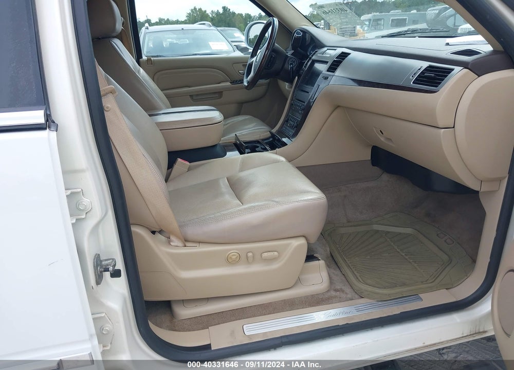 2010 CADILLAC ESCALADE PREMIUM VIN: 1GYUCCEF3AR108384