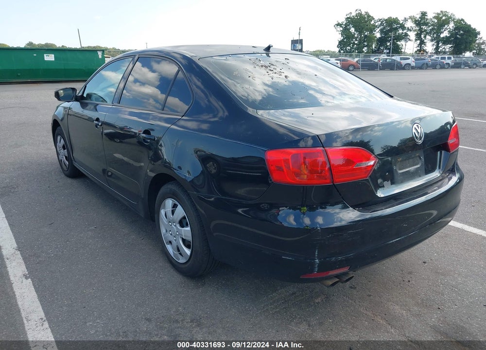 2011 VOLKSWAGEN JETTA 2.0L S VIN: 3VW2K7AJ1BM308472