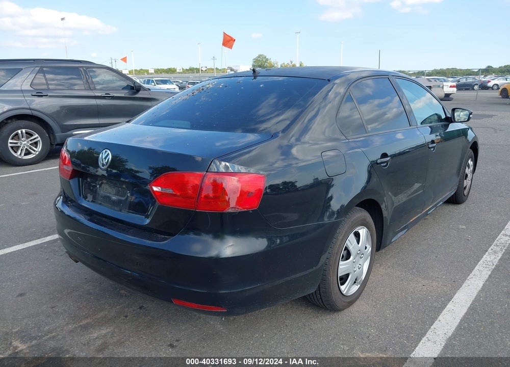 2011 VOLKSWAGEN JETTA 2.0L S VIN: 3VW2K7AJ1BM308472