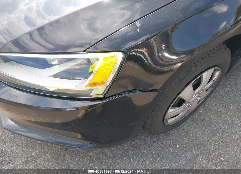 2011 VOLKSWAGEN JETTA 2.0L S VIN: 3VW2K7AJ1BM308472