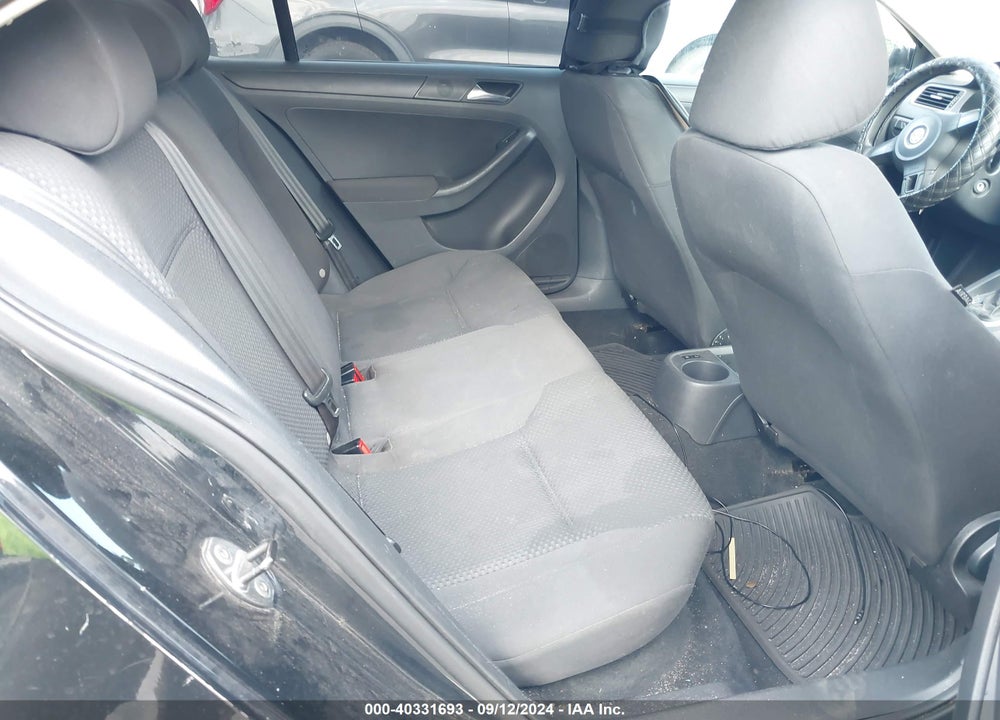 2011 VOLKSWAGEN JETTA 2.0L S VIN: 3VW2K7AJ1BM308472