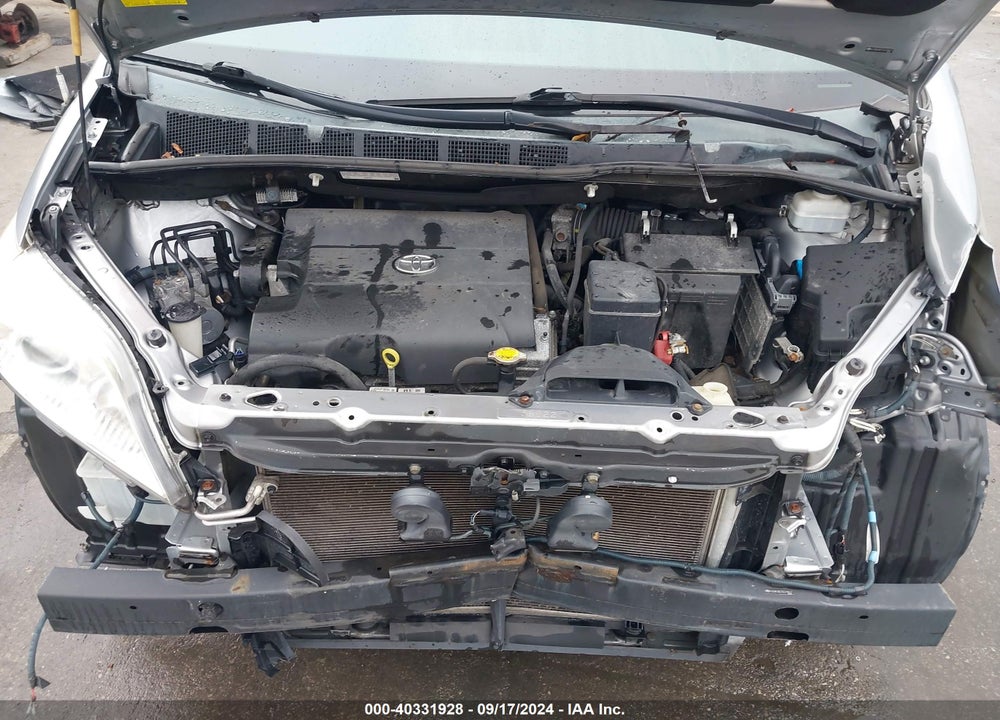 2013 TOYOTA SIENNA XLE V6 8 PASSENGER VIN: 5TDYK3DC7DS319627
