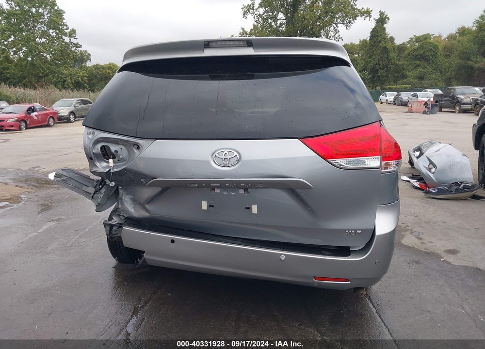 2013 TOYOTA SIENNA XLE V6 8 PASSENGER VIN: 5TDYK3DC7DS319627
