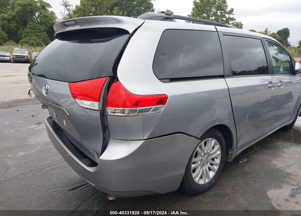 2013 TOYOTA SIENNA XLE V6 8 PASSENGER VIN: 5TDYK3DC7DS319627