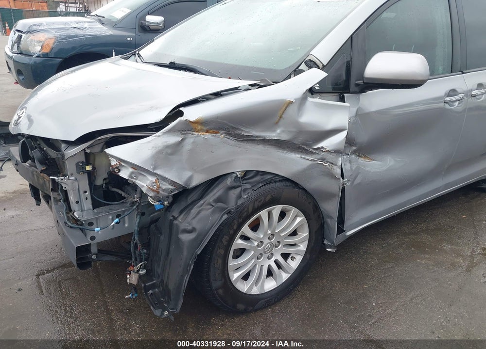2013 TOYOTA SIENNA XLE V6 8 PASSENGER VIN: 5TDYK3DC7DS319627