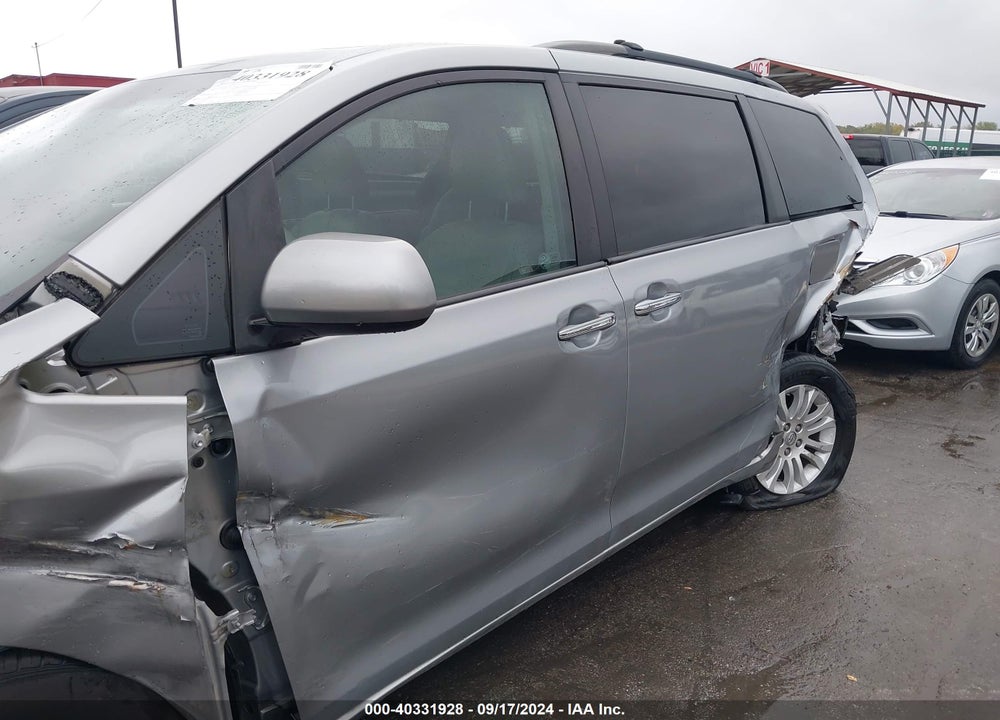 2013 TOYOTA SIENNA XLE V6 8 PASSENGER VIN: 5TDYK3DC7DS319627